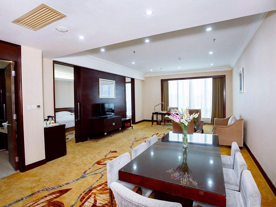 Vienna International Hotel Shenzhen Hua'Nan City Exterior photo